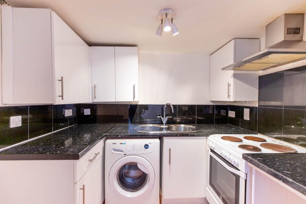 Swan House, Swan Lane, Stroud photo 4