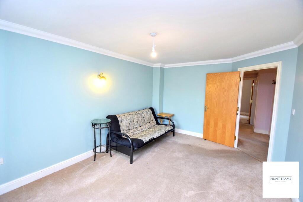 Apartment in Eastbourne, East Sussex - More