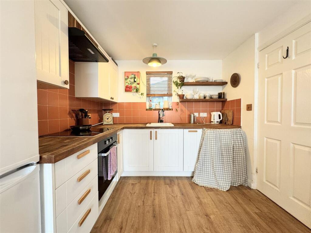 Apartment in Truro - View 5
