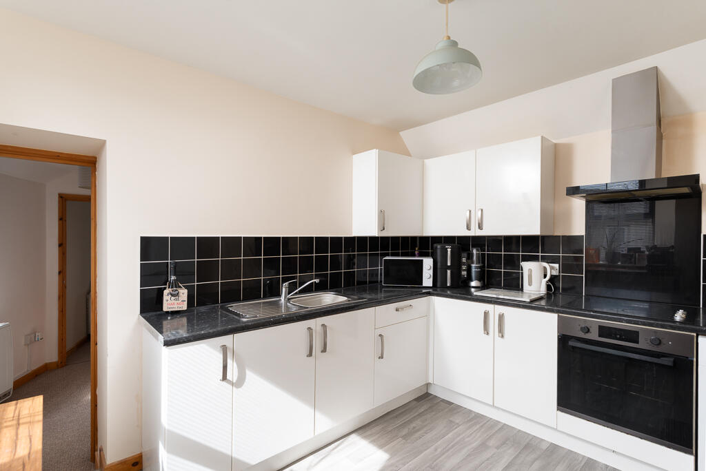 Apartment in Truro - View 5