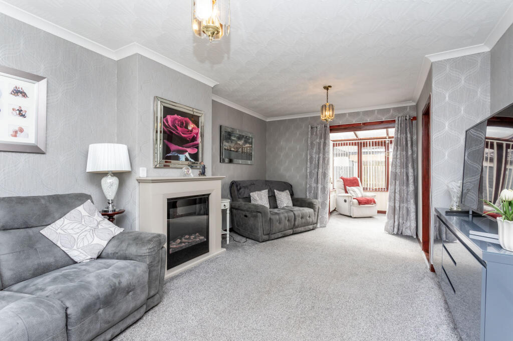 Spruce Drive, Whitburn, West Lothian photo 4