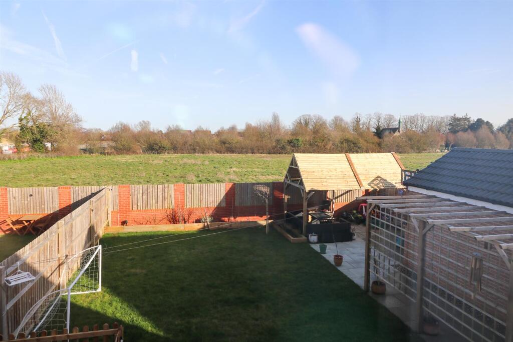 Hodgson Avenue, Leiston photo 2