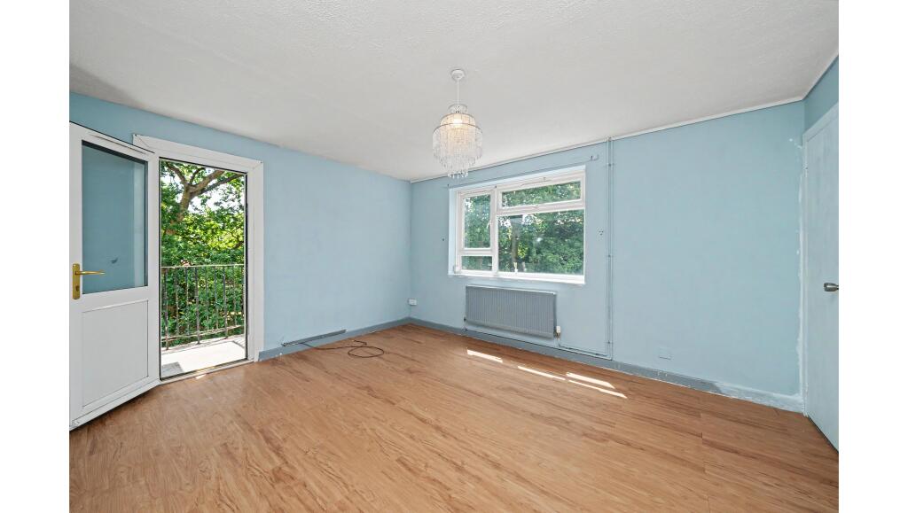 Flat 24 Hunters Hill, Burghfield Common, Reading, Berkshire, RG7 - View 2