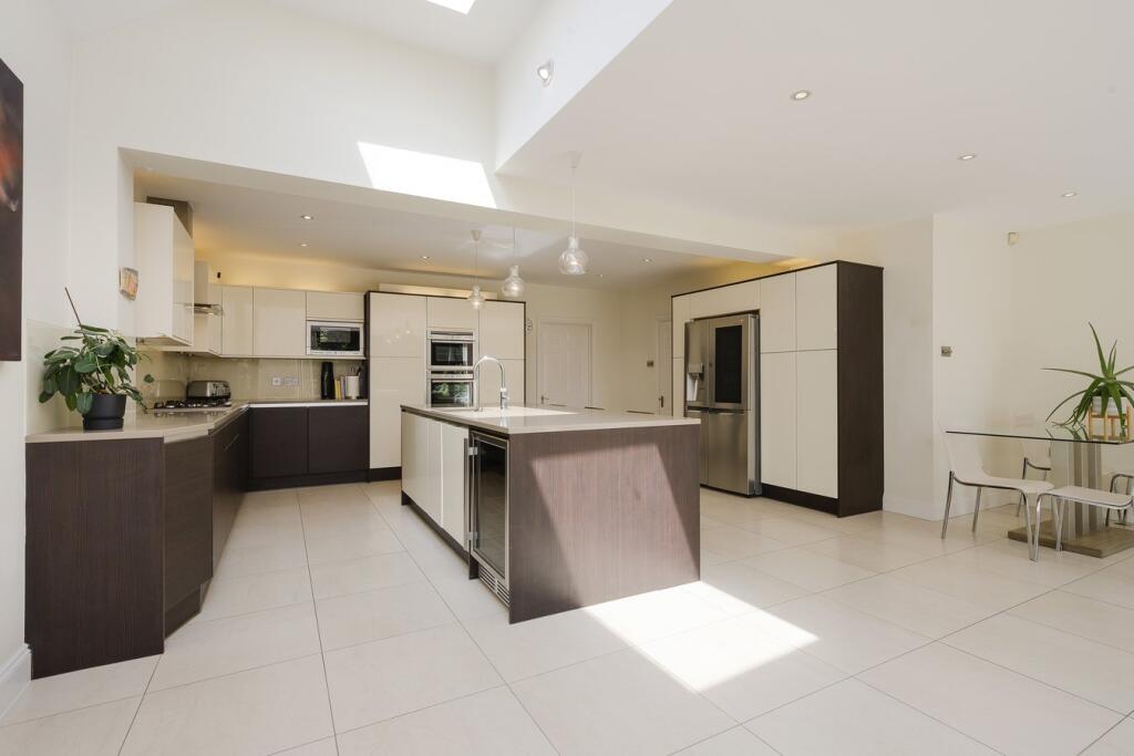 Heath Ridge Green, Cobham, KT11 - View 5