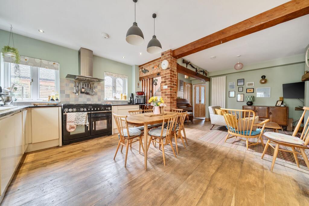 House in Basingstoke and Deane, Little Basing, Riverdene - View 3