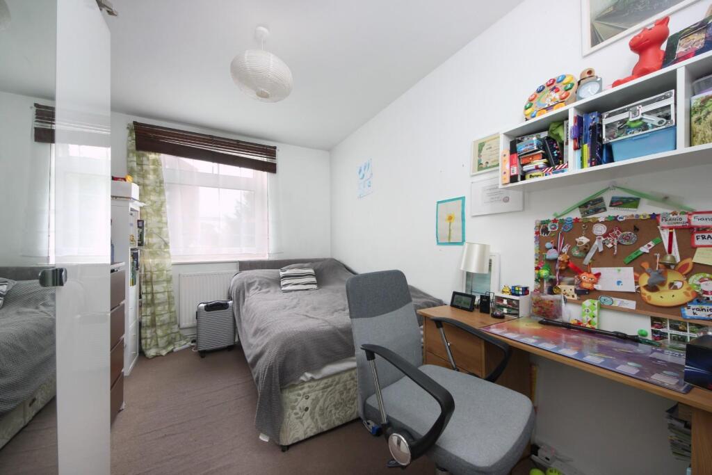 Apartment in Southall - View 5
