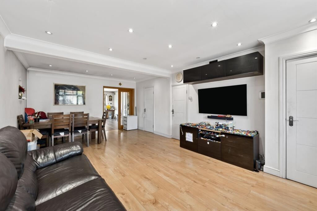 Brinkley Road, Worcester Park - More