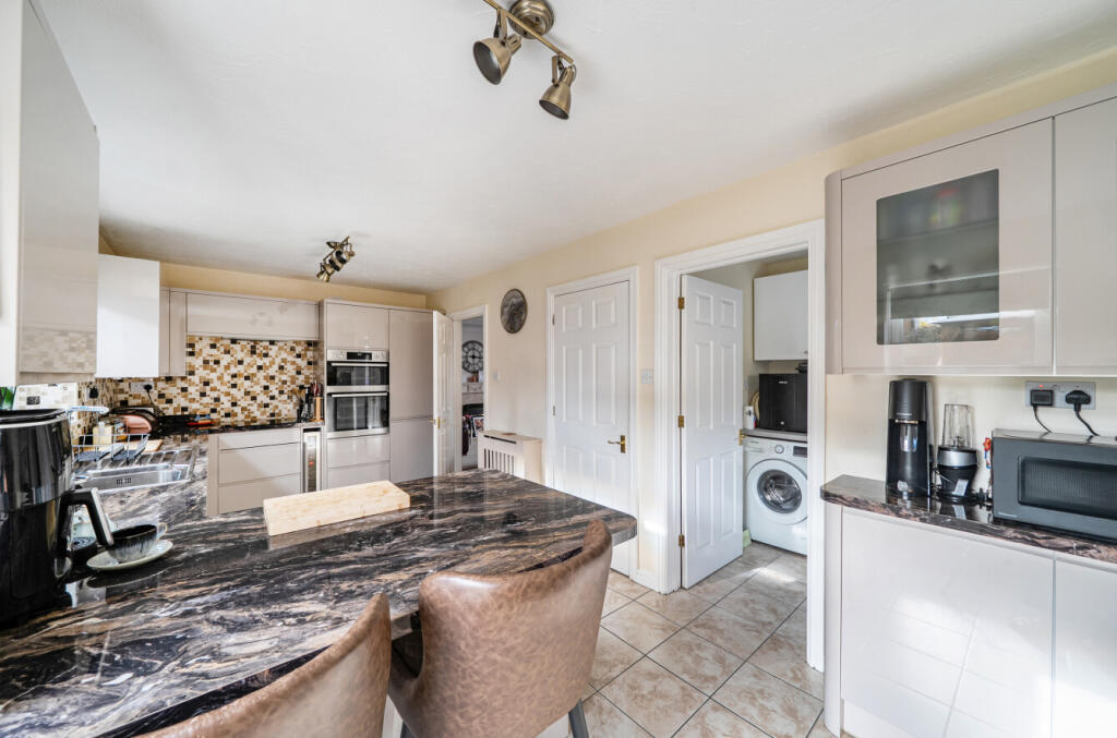 House in Swindon, Haydon Wick - View 3
