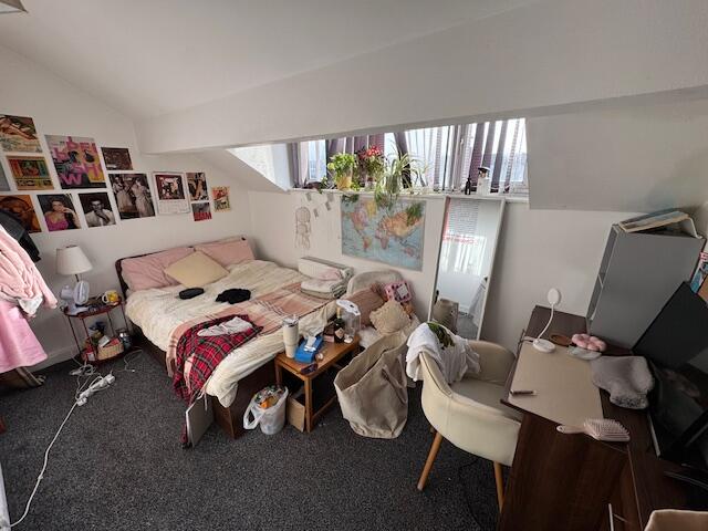 House in Leeds, West Yorkshire - View 4