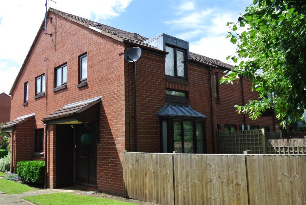 Main image of property: Spring Pool, Warwick