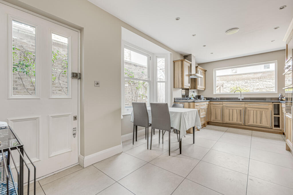House in London - View 3