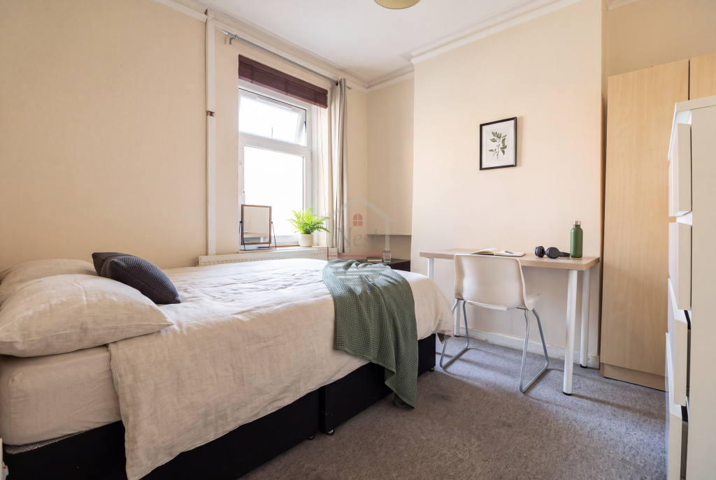 House in Cardiff, Cathays - More