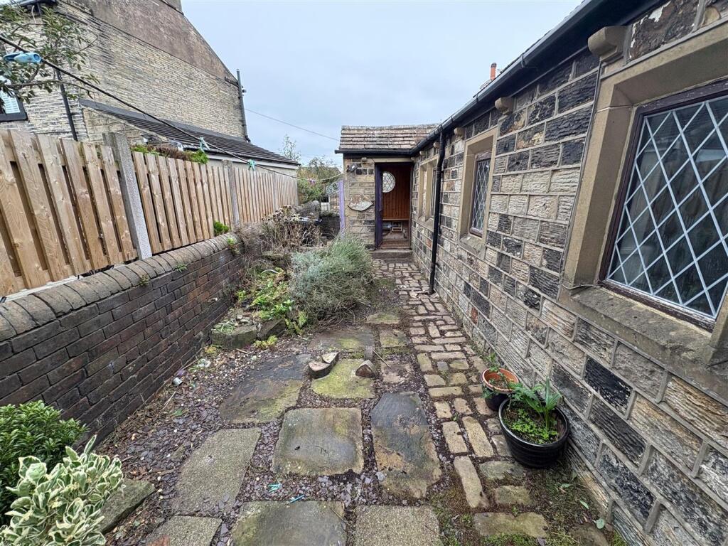 Daisy Hill, Wyke, Bradford photo 4