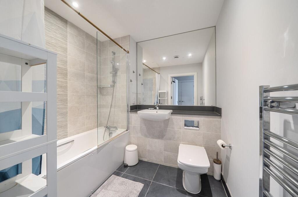 Apartment in Harrow - More