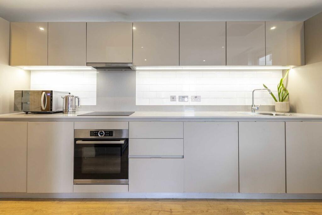 Apartment in London - View 3
