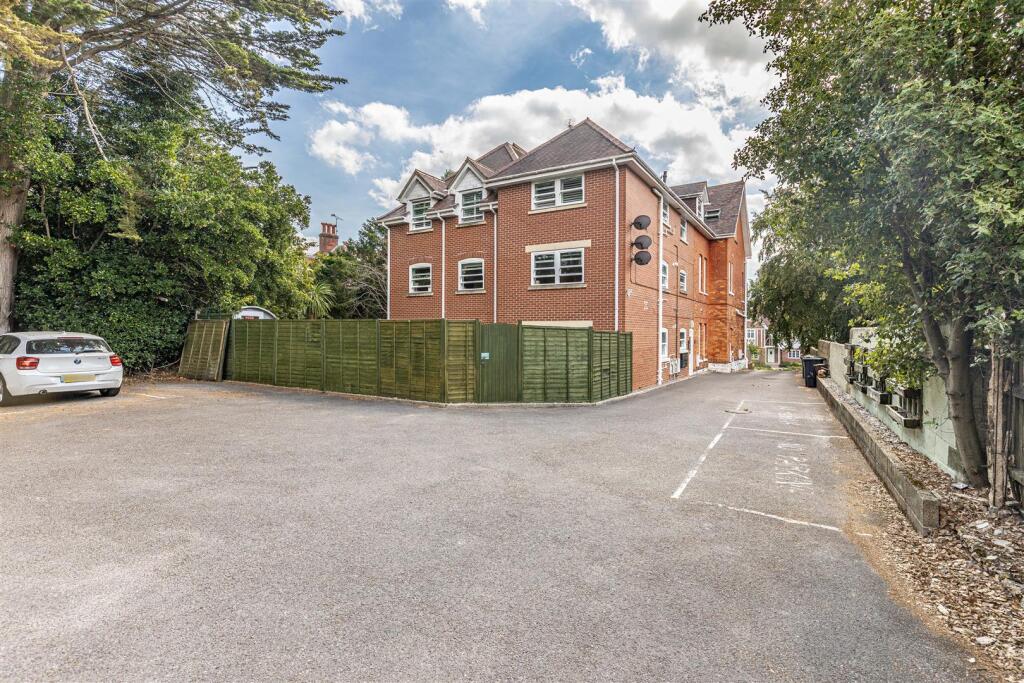 Meyrick Park Crescent, Bournemouth photo 5