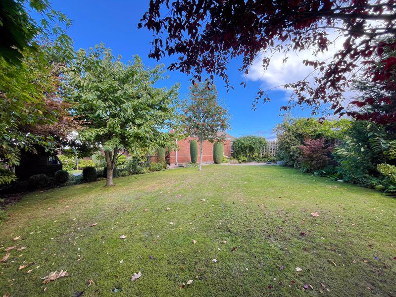 Chase Vale, Burntwood, WS7 3GD photo 2