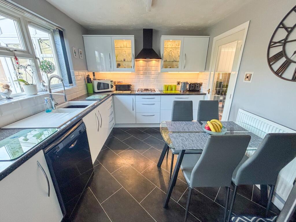 Bathurst Close, Burnham-On-Sea, Somerset, TA8 photo 4