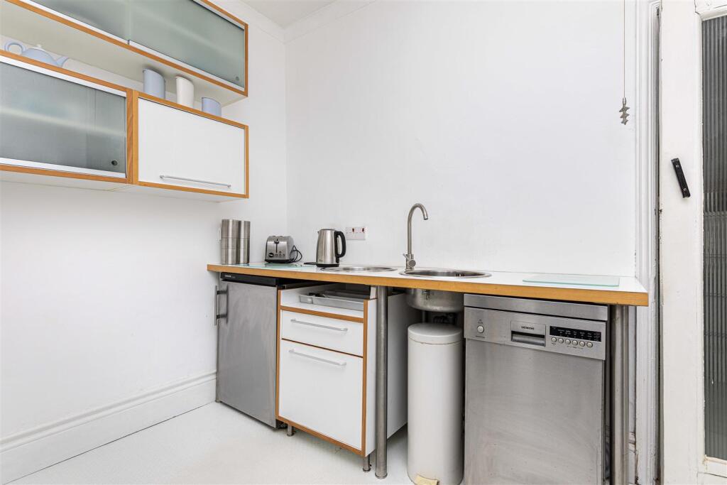 House in Christchurch, Iford, Bournemouth - More