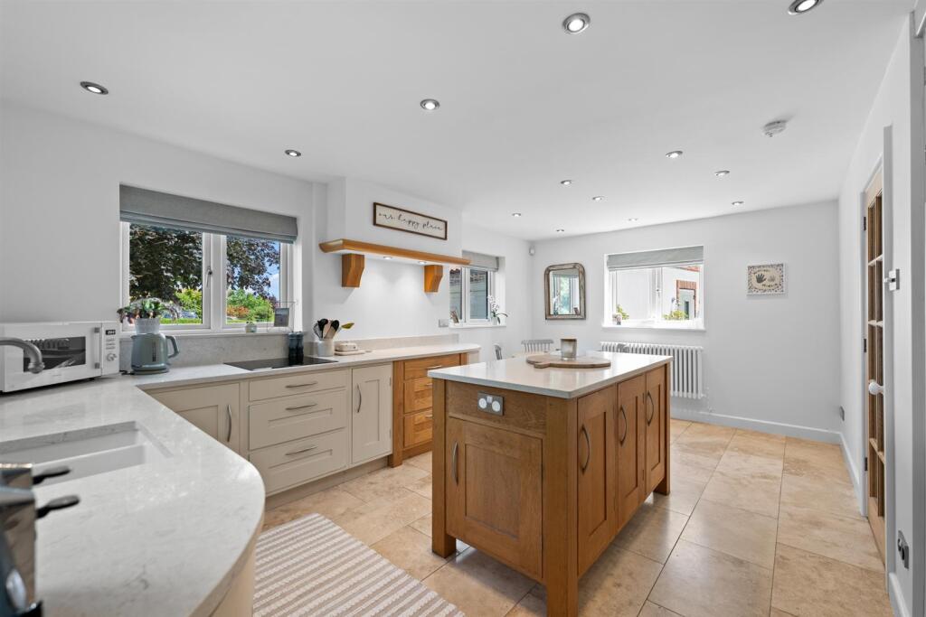 House in Rushcliffe, Top Green, Sibthorpe - View 2