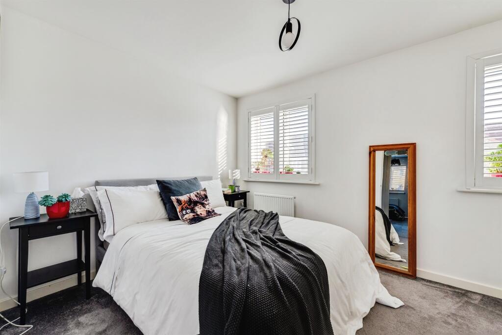 House in West Oxfordshire, Windrush Place, Witney - More