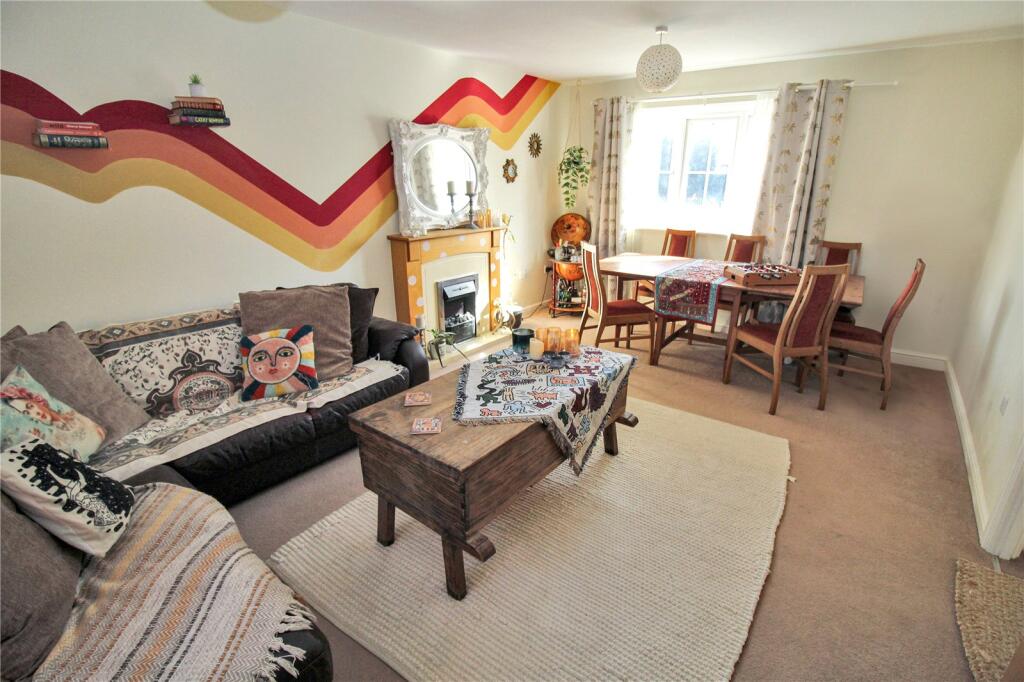 Apartment in Swindon, Haydon Wick - View 5