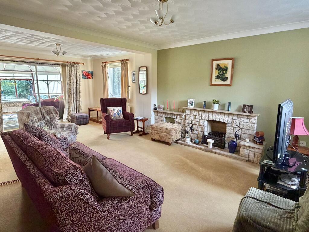 4 bed detached - Blenheim Gardens, Dibden Purlieu, SO45 image 5