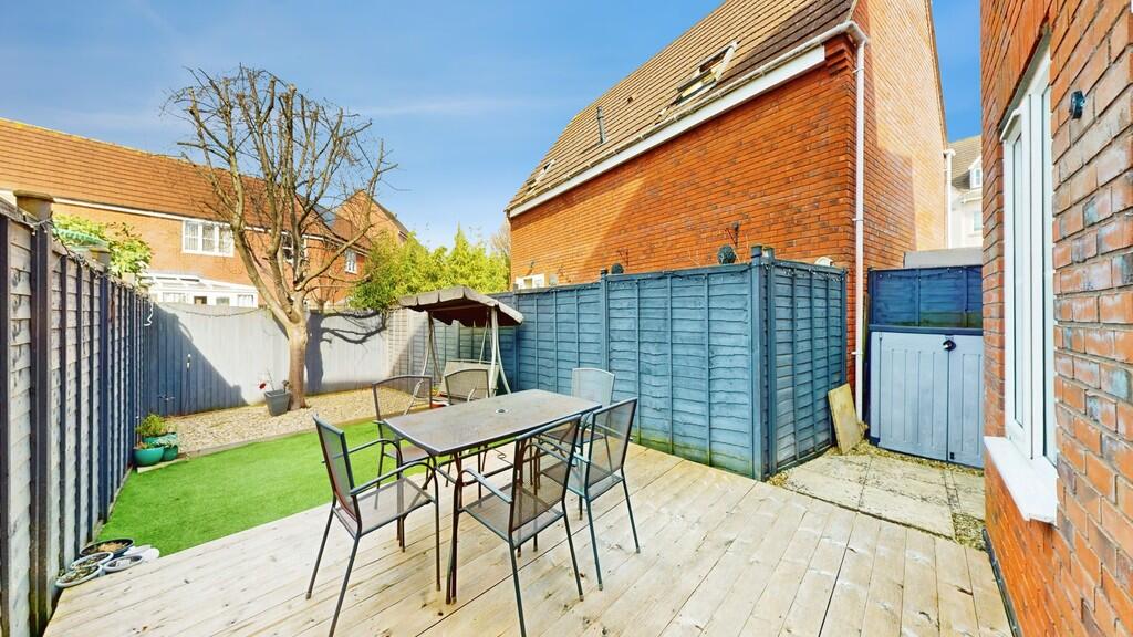 Siskin Drive, Cheltenham photo 4