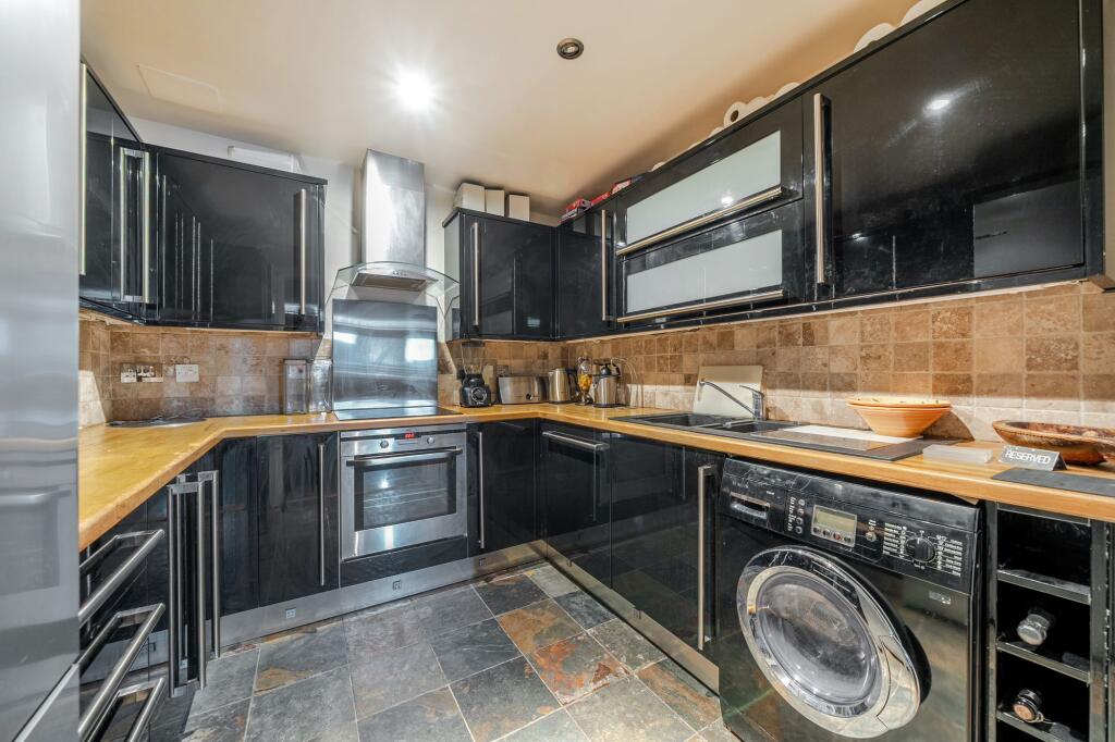 Apartment in London - View 3