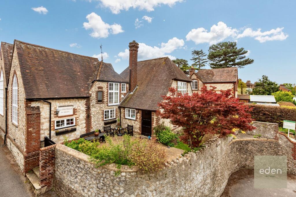 Main image of property: New Hythe Lane, Larkfield, ME20