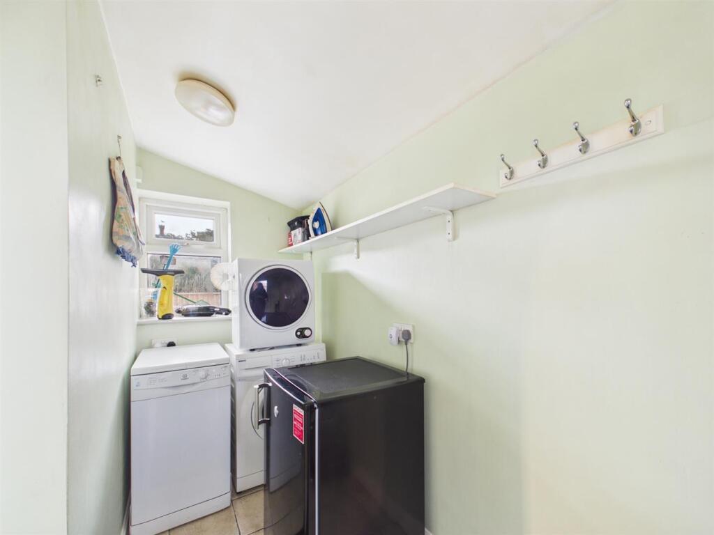 House in East Lindsey, Anderby - More