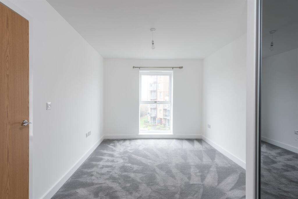 Apartment in Milton Keynes - View 4
