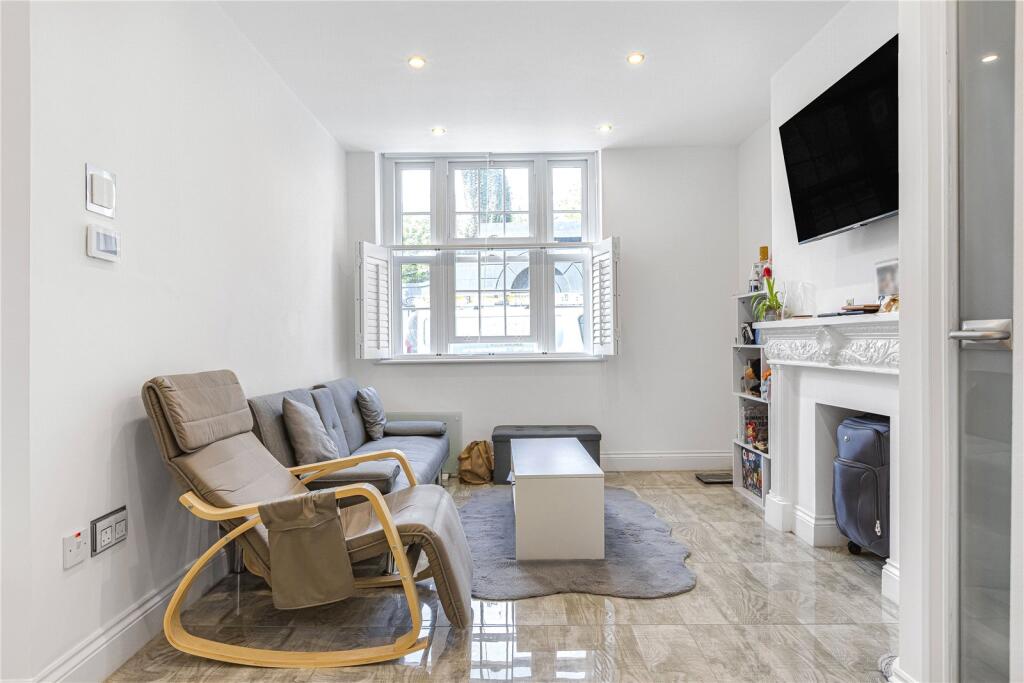 Main image of property: Newell Street, London, E14