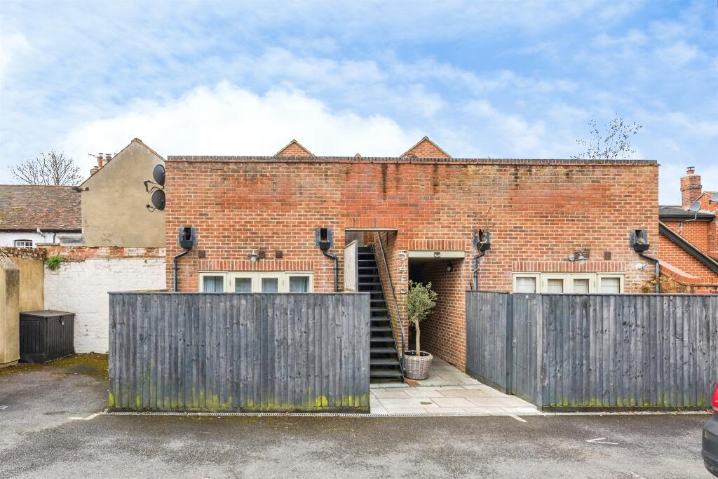 Main image of property: East Street, Thame