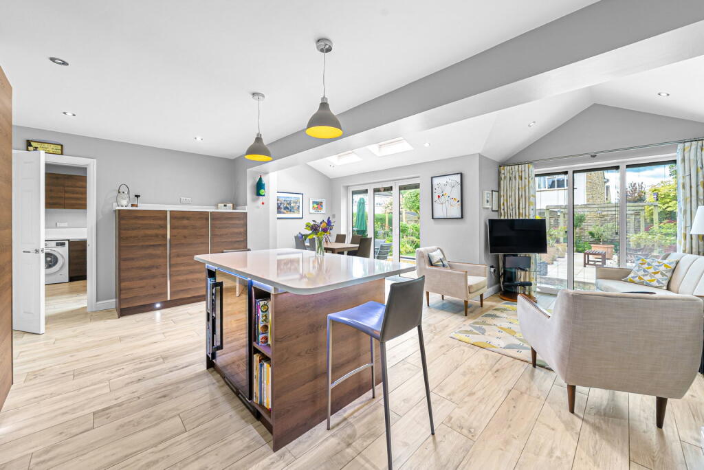 House in Leeds, Boston Spa - More
