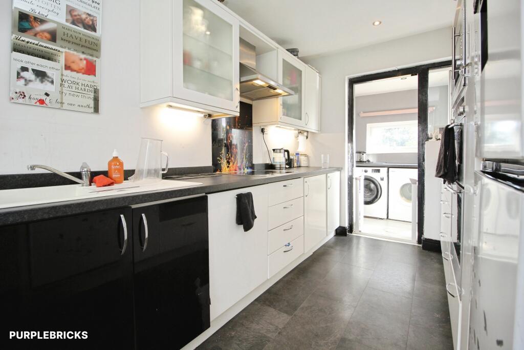 House in Wakefield - View 3