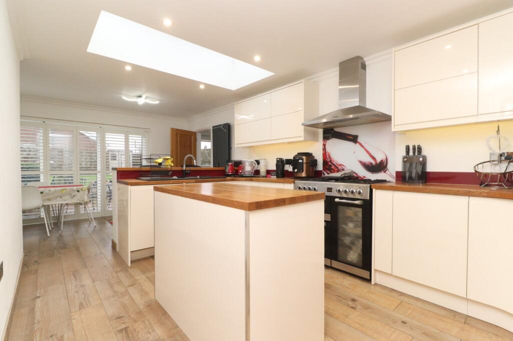 Park Avenue, Birchington, CT7 photo 3