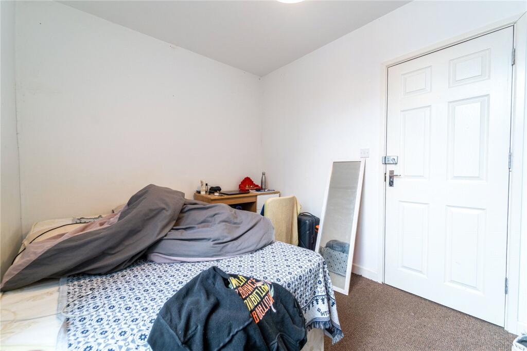 6 bedroom house for rent
