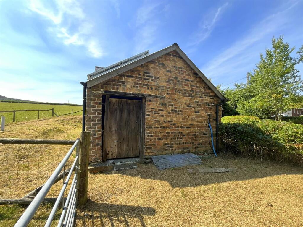 House in Pant-Y-Dwr, St. Harmon - View 5