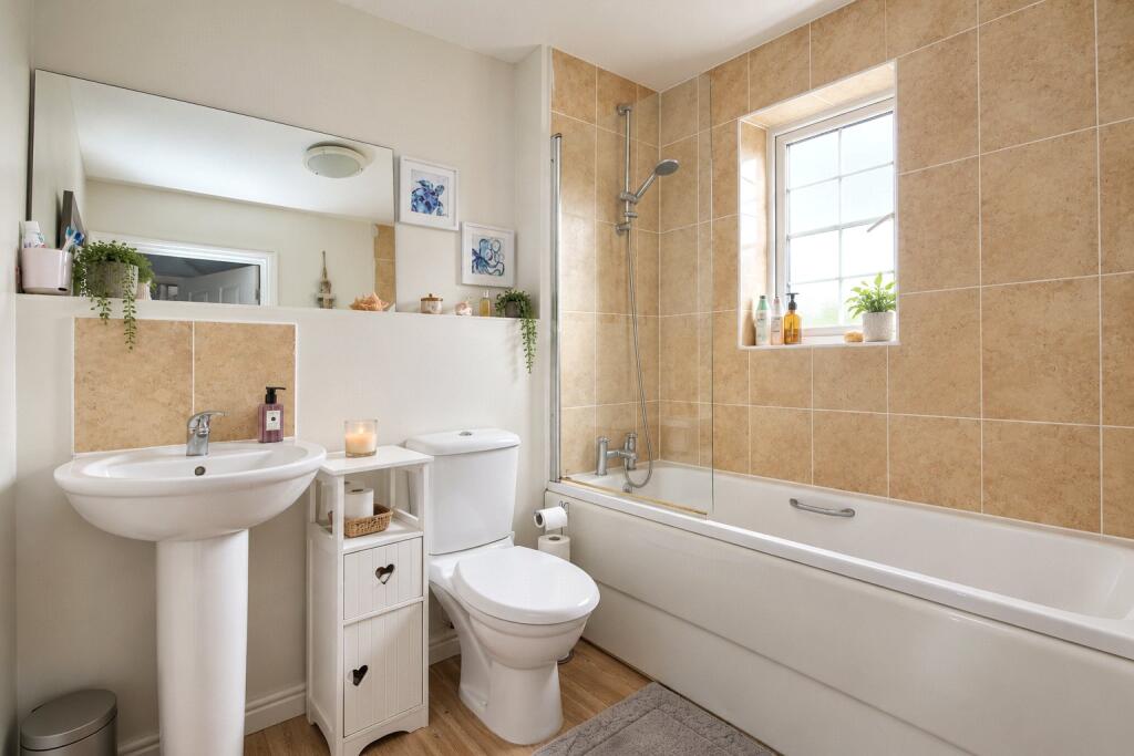 Apartment in East Hampshire, Alton - More