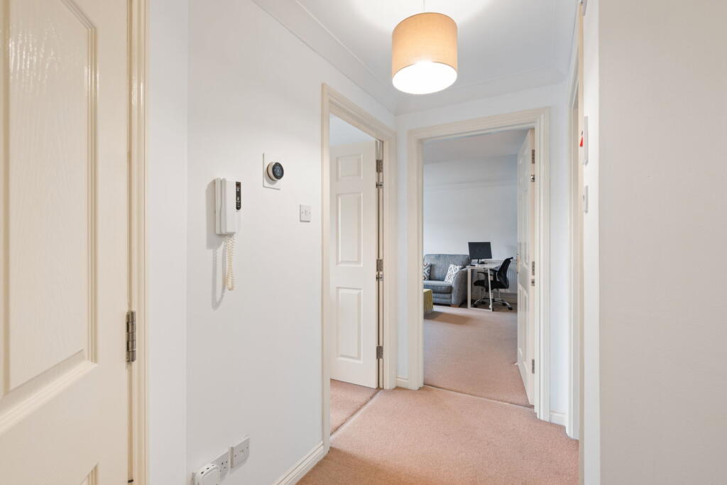 Apartment in Edinburgh, West Lothian - More