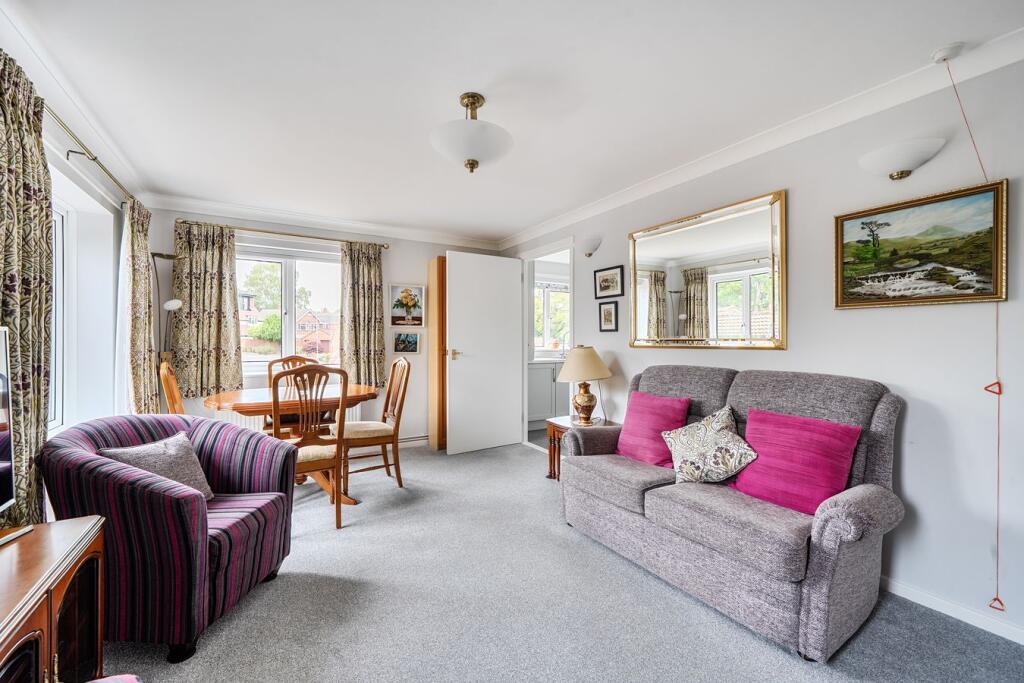 Apartment in Birmingham, Sutton Coldfield - View 4
