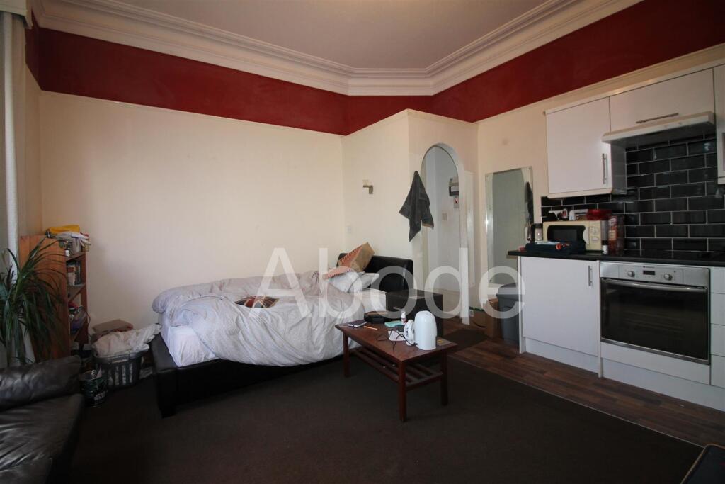Apartment in Leeds, Hyde Park - View 2