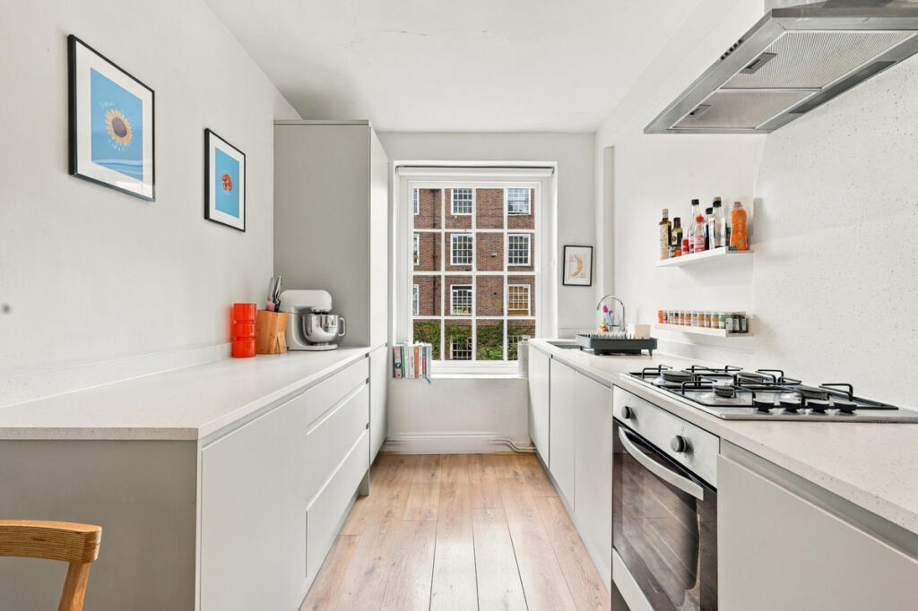 Apartment in London - View 5