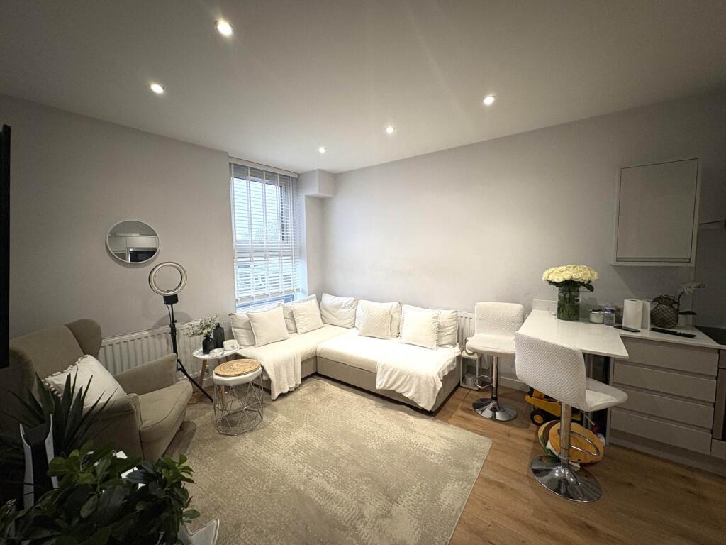 Apartment in Enfield - View 2