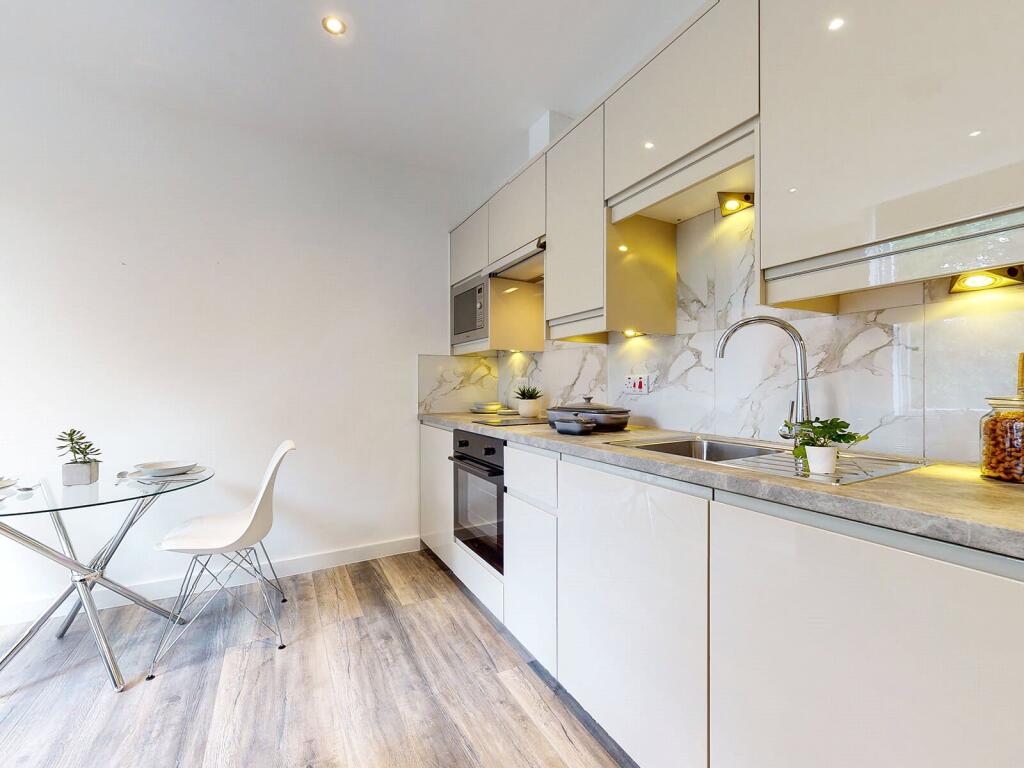 Main image of property: Flat 8, 25 Hyde Terrace #409794