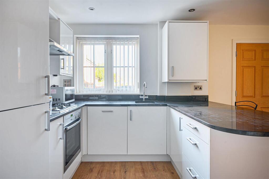 43 Newark Lane, Ripley photo 3