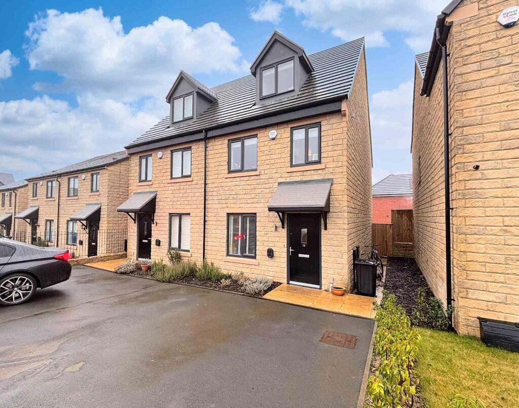 Main image of property: 18 Willow Lane, Stonebrooke Gardens, Hipperholme, HX3 8FX