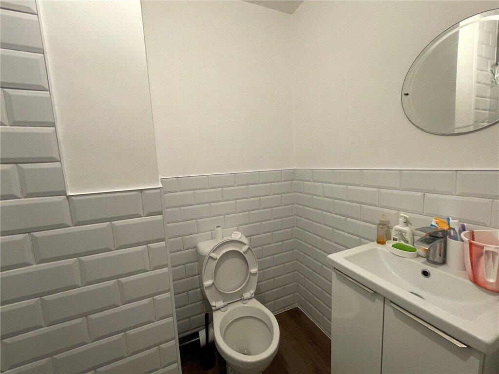 Apartment in Luton - View 5