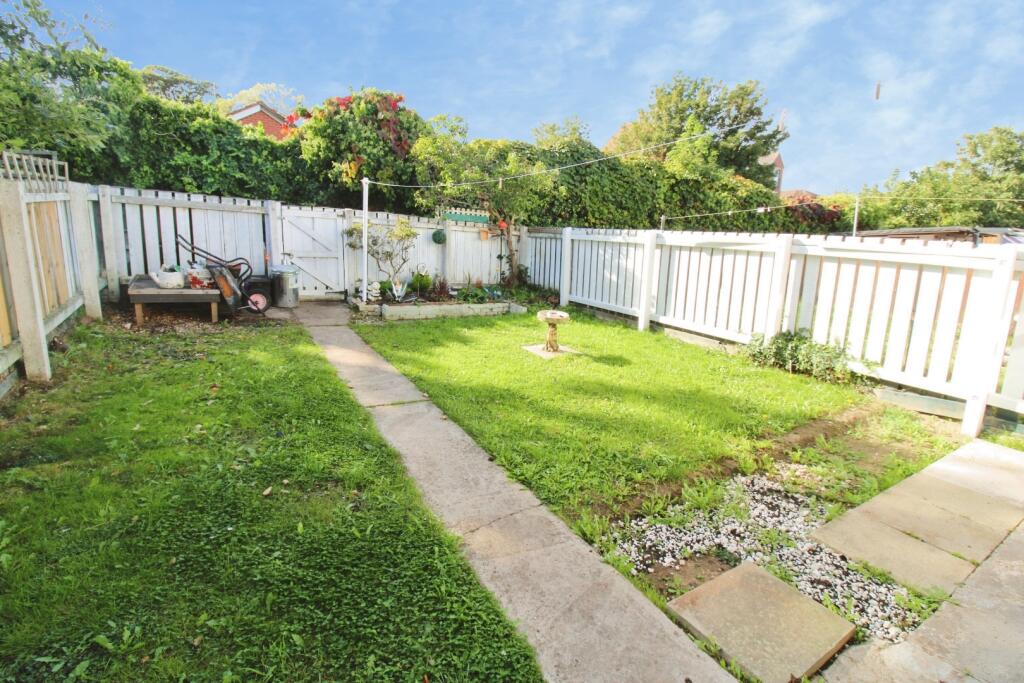 House in Kingston upon Hull, Bransholme - View 4